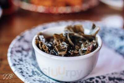 Clyde's Table And Tavern