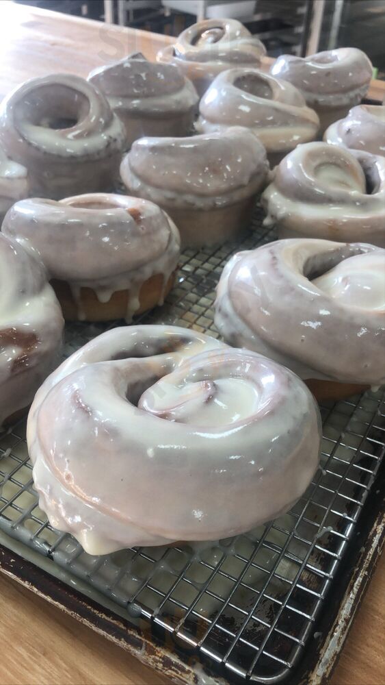 Colie's Cakes And Pastries
