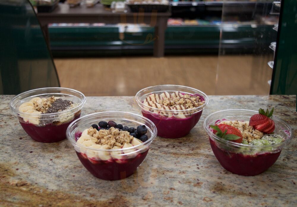 Dean's Natural Food Market