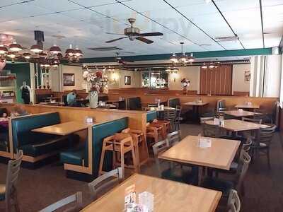 Tom's Pizza & Steak House