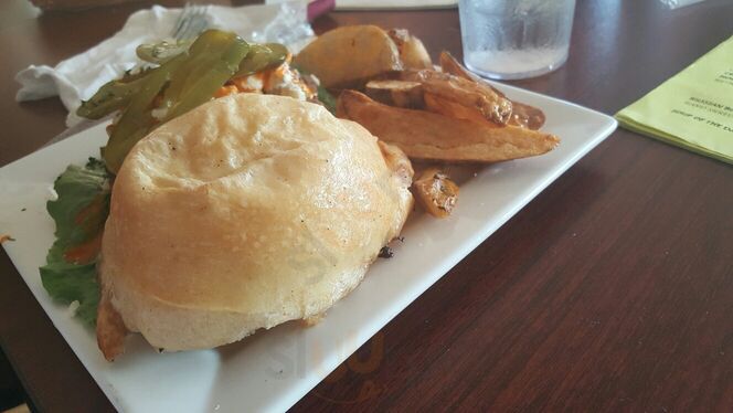 Commerce Sports Bar And Grill