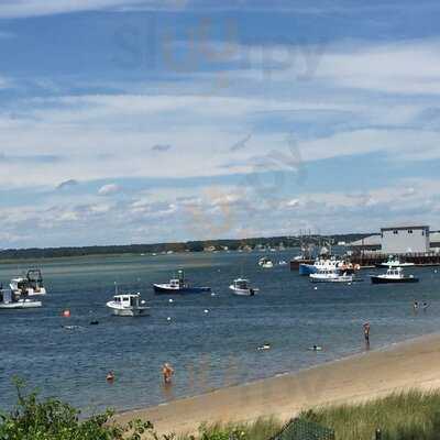 Castaways Seafood & Grille