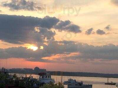 Castaways Seafood & Grille