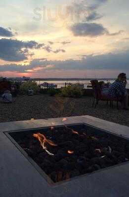 Castaways Seafood & Grille