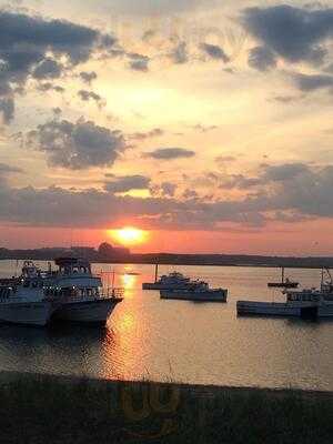 Castaways Seafood & Grille