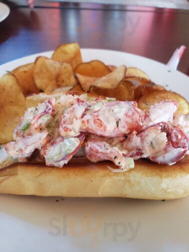 Wolfie's Bar And Grille