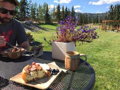 Artisan Cafe At Tonglen Lake
