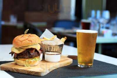 Baron Long Bar & Grill