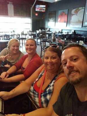 V Pizza & Tap Garden - Fleming Island