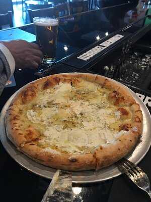 V Pizza & Tap Garden - Fleming Island