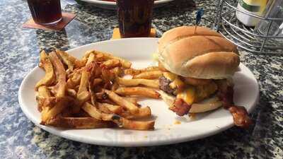 Froggy Bottoms River Pub & Lily Padio