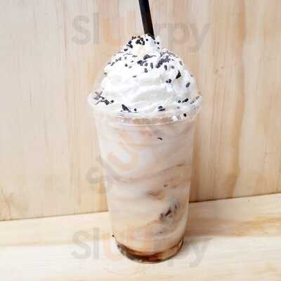 Mudslingers Drinks & Eats