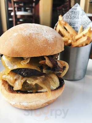 1913 Restaurant & Wine Bar