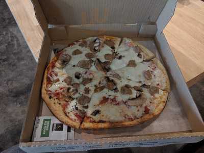 1st Avenue Pizza, Books & Treats