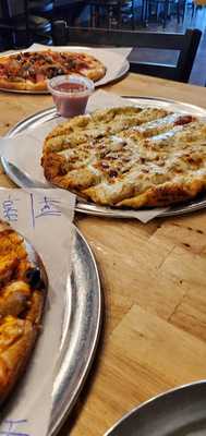 1st Avenue Pizza, Books & Treats