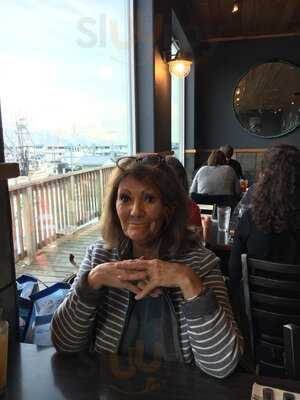 Chinooks Waterfront Restaurant