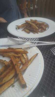 Siri's Gourmet Burgers & Pizza