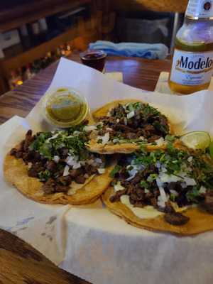 Phil's Sports Bar & Grill