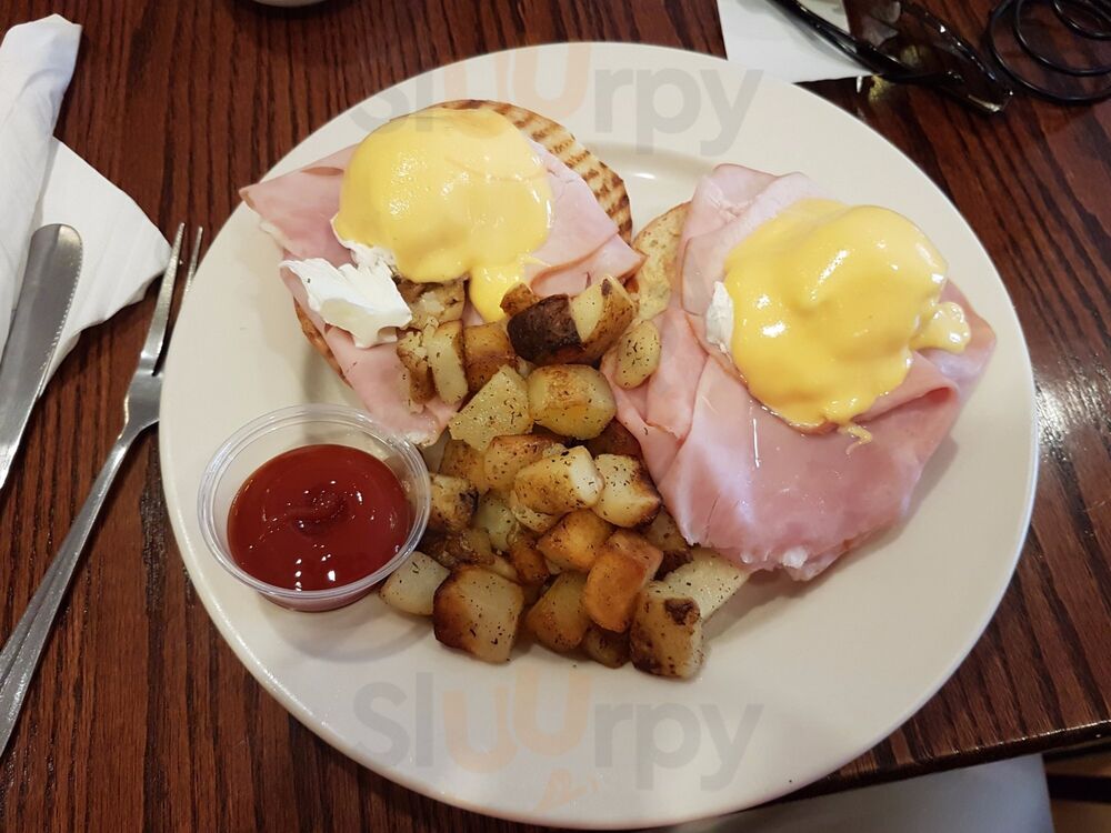 Chef's Corner Cafe Bakery