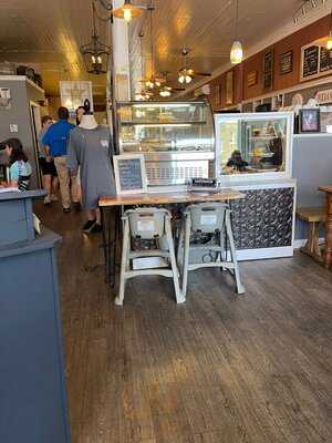 Gathering Grounds Patisserie & Cafe