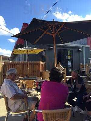 Cuzin's Tavern & Pizza