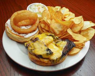 Cuzin's Tavern & Pizza