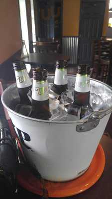 Cuzin's Tavern & Pizza