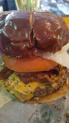 Cuzin's Tavern & Pizza