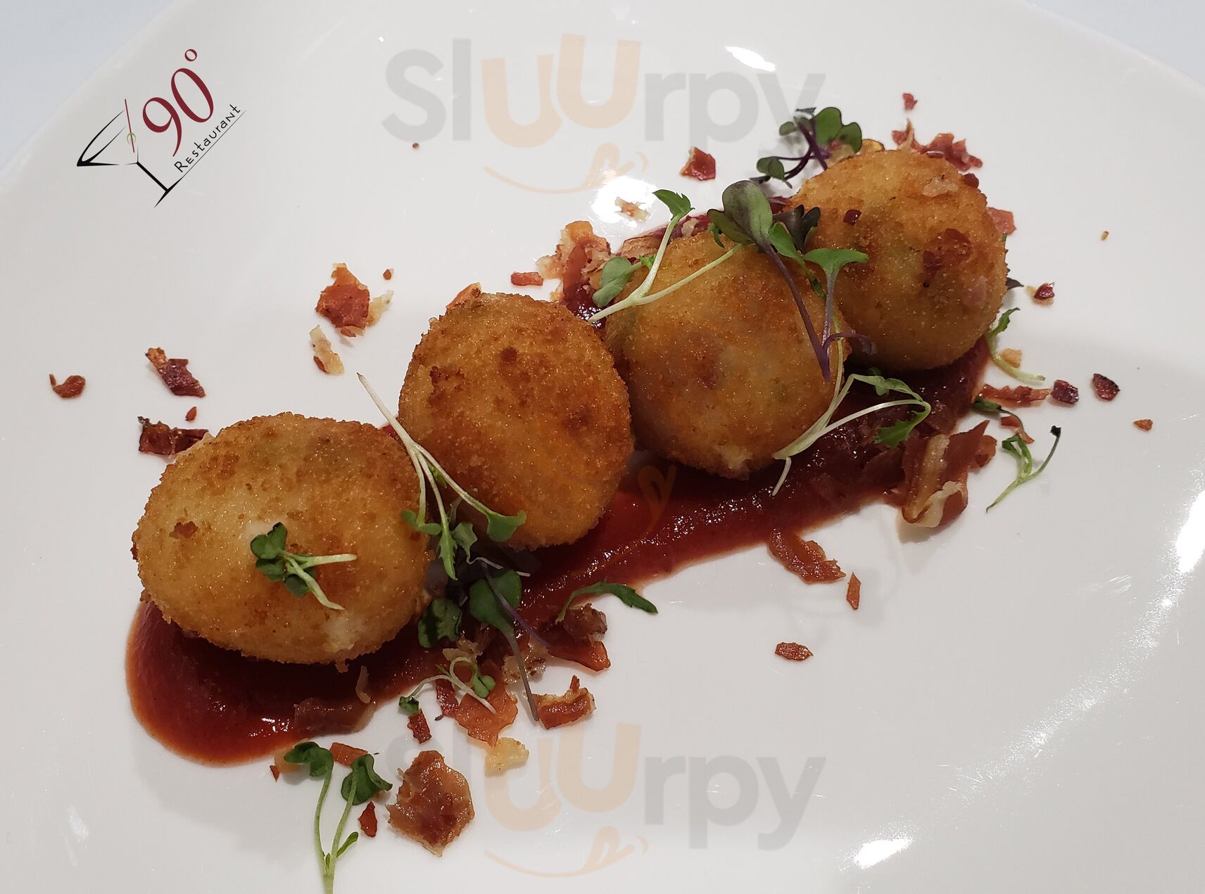 90 Degrees Restaurant