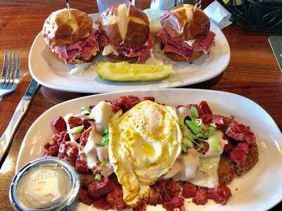 Slyman's Tavern Independence