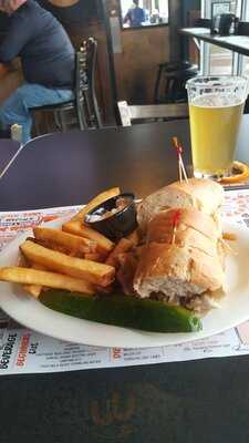 Winking Lizard Tavern