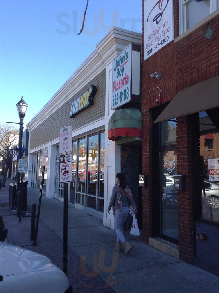 John's Boy Pizzeria