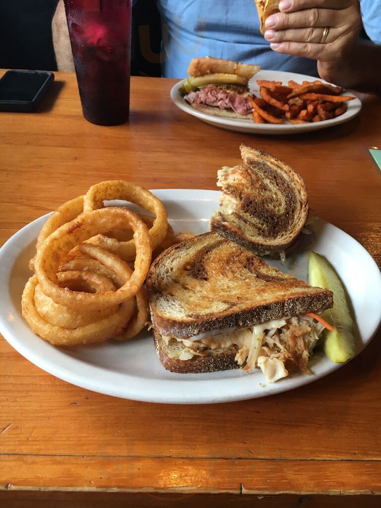 Swifty's Restaurant & Pub
