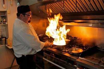 Old Piney Dell Restaurant & Bar