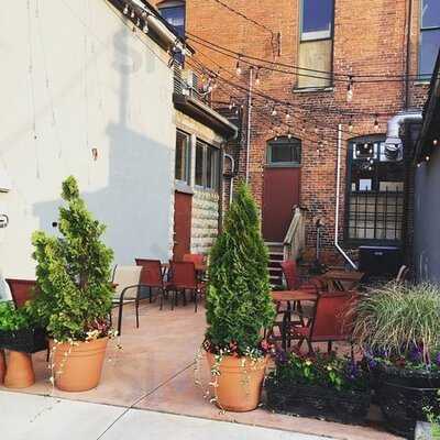 Madison's St8 Street Bistro