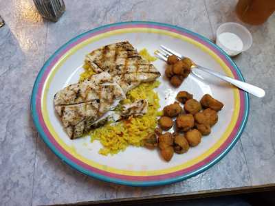 Mel's Riverside Bar & Grill