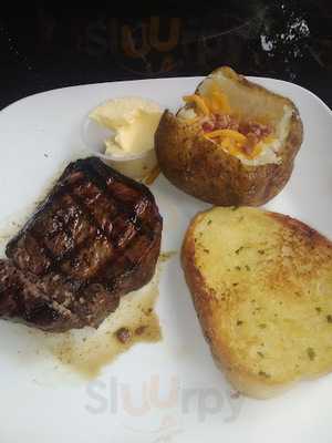 Mel's Riverside Bar & Grill