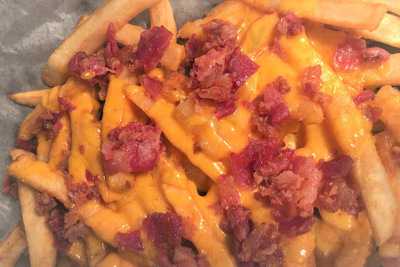 Mel's Riverside Bar & Grill