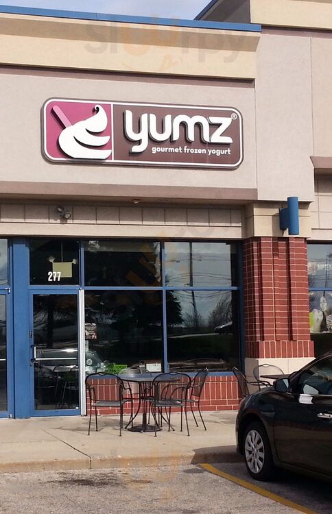 Yumz Gourmet Frozen Yogurt