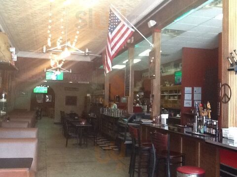 Fox's Pizza Den