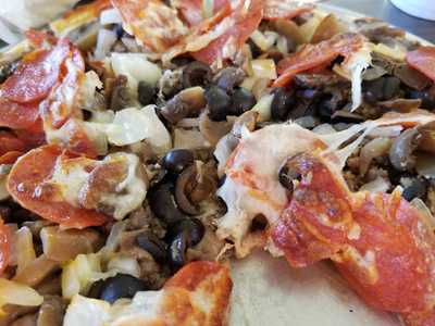 Popplo's Pizza & Que Burgers