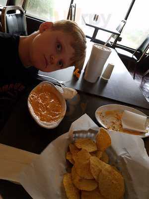 Popplo's Pizza & Que Burgers