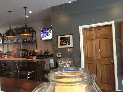 Honest John's Bar & Restaurant