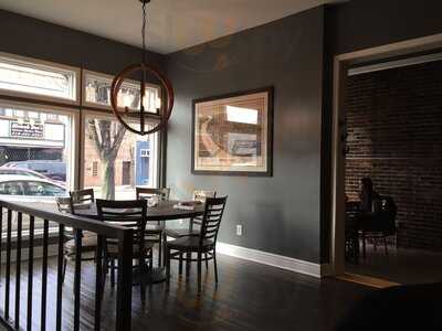 Honest John's Bar & Restaurant