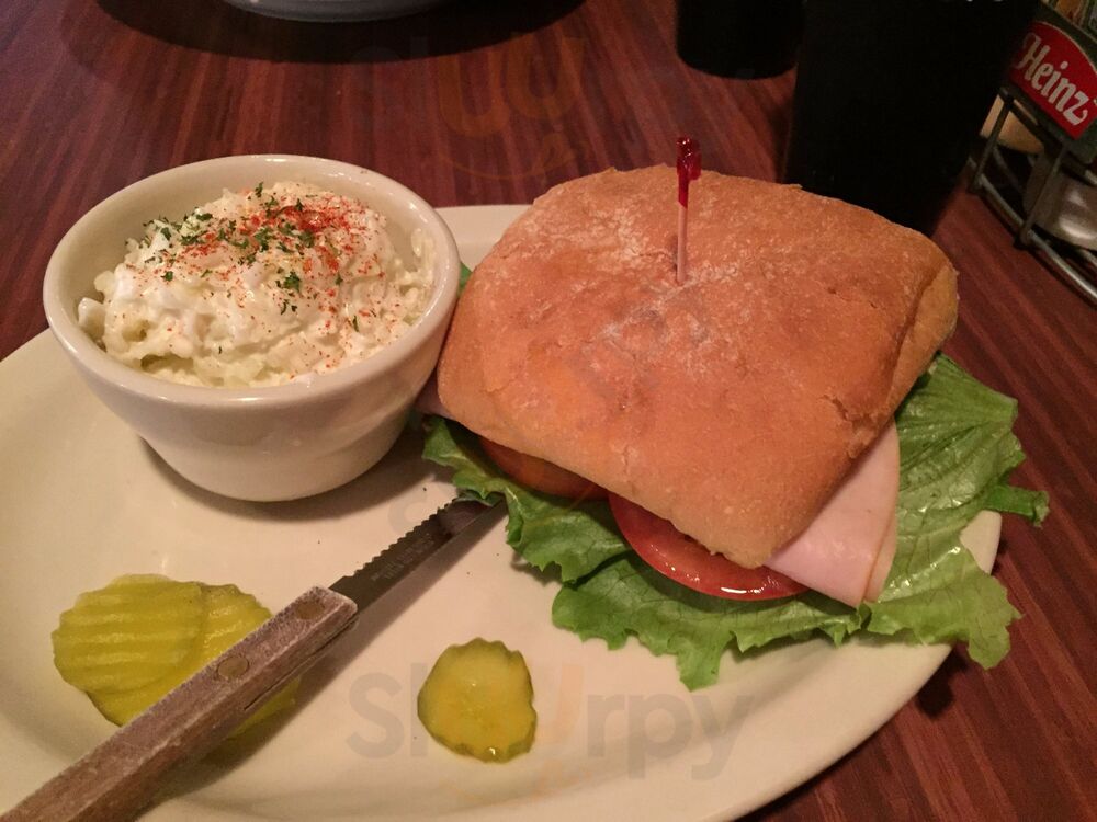 Lamplighter Family Sports Bar & Grill
