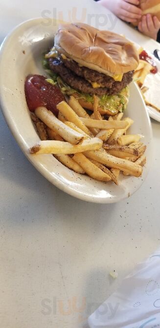 Redd's Grill & Cafe