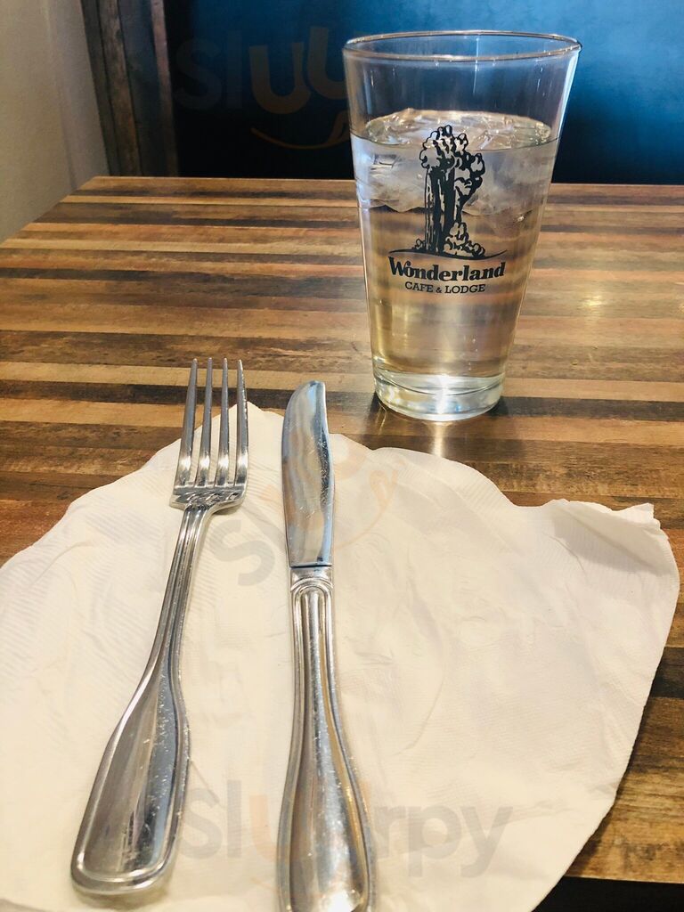 Wonderland Cafe & Lodge