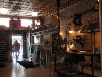 The Majestic Bar And Grille