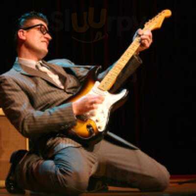 The Majestic Bar And Grille