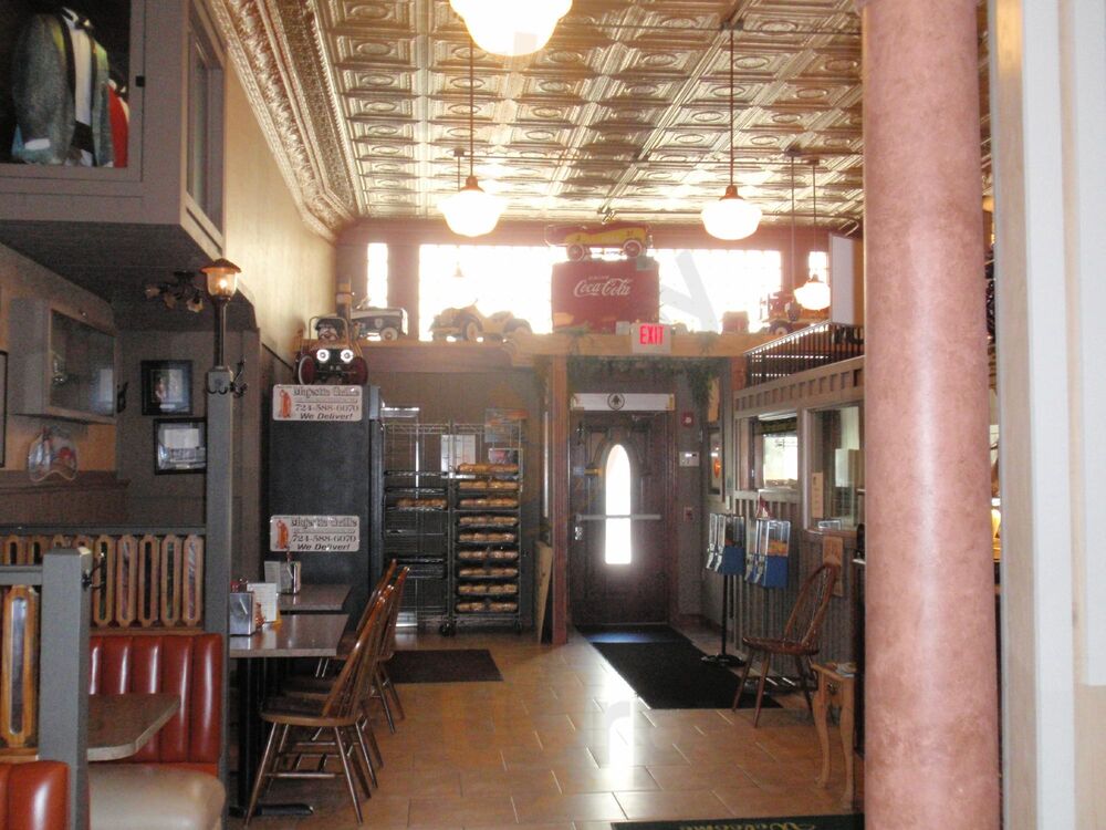 The Majestic Bar And Grille